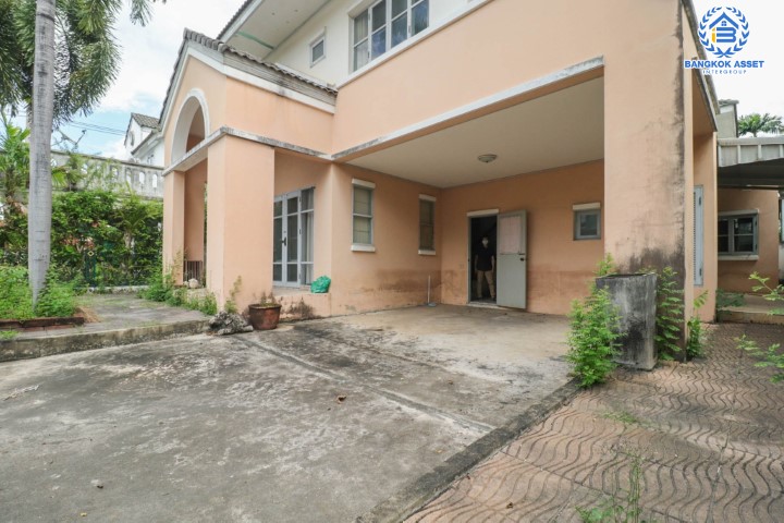 *****บ้านเดี่ยวมือสอง ม.บ้านภาณุ ปิ่นเกล้า-ตลิ่งชัน เนื้อที่กว้างขวางเกือบ 58 ตร.ว. ฟังก์ชัน 3 ห้องนอน 3 ห้องน้ำ ที่จอดรถ 2 คัน บ้านหลังใหญ่ สภาพสสวยงาม ตั้งอยู่ใกล้ทะเลสาบส่วนกลางของหมู่บ้าน การเดินทางสะดวกสบาย เชื่อมต่อถนนกาญจนาภิเษก ใกล้รถไฟฟ้าสายสีน้ำเงิน "สถานีแยกไฟฉาย" และทางด่วน "ศรีรัช" จองเลยวันนี้!